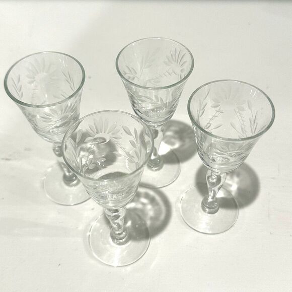 🩷3/$15🩷 Set of 4 Vintage Cordials - 1940's Etched with Flowers and Leaves - Picture 7 of 8